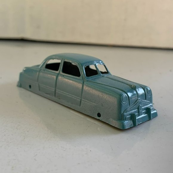 Tootsietoy 1950s 4-Door Car Body Shell, Dual Front Windows Collectible Toy - Picture 7 of 10